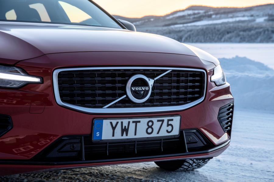 Детали экстерьера Volvo V60 T8 R-Design 2018 года  (WW) (фото 15 из 19)